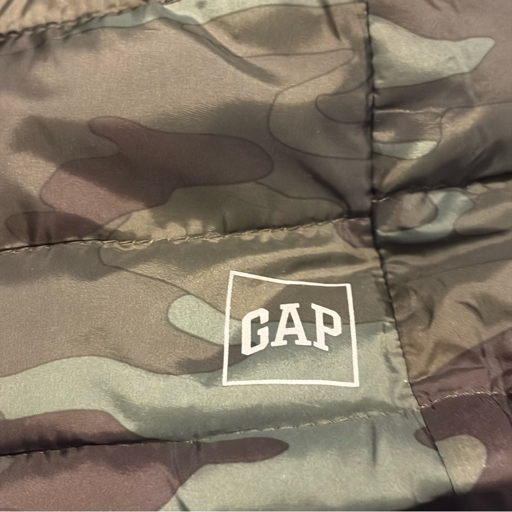 GAP Kids Camo Lightweight Puffer Jacket Hooded | Size L | PrimaLoft - Picture 2 of 4